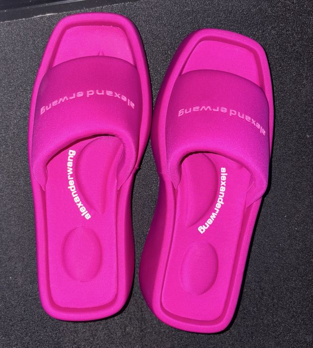 Женские шлепанцы