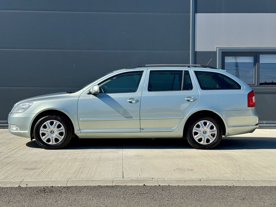 Skoda Octavia  2 Elegance   / cutie automata DSG / incalzire in scaune / xenon / senzori parcare / navigatie / carlig remorcare / anvelope iarna
