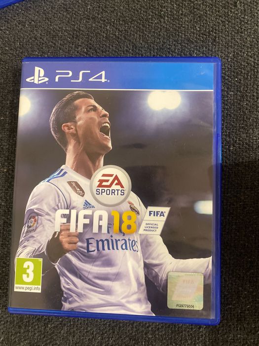 PS 4 pro  с два джойстика и стойка , която може да си ги зареждаш