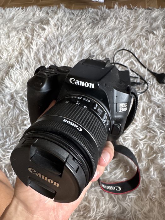 Фотоаппарат Canon EOS 250D