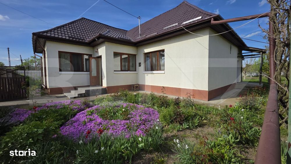 Teren cu casa de vanzare, 106 mp, zona Ungheni