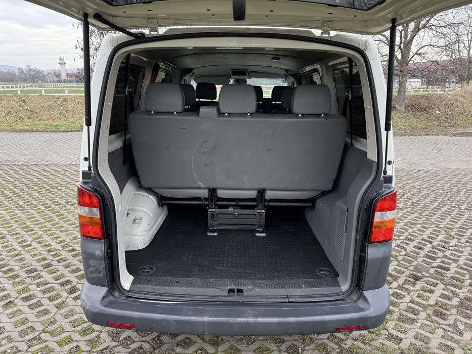 Volkswagen Transporter T5 1.9 TDI 8+1 persoane