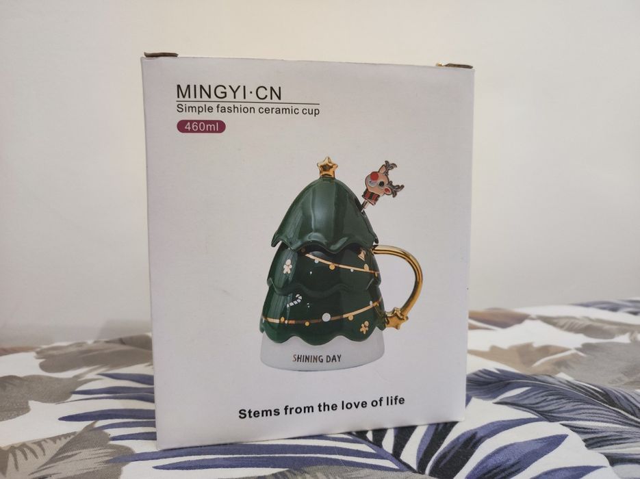 Голяма Коледна чаша с лъжичка и капак