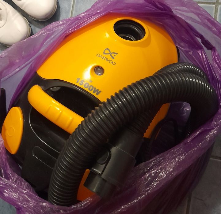 Vand masa tip birou si aspirator