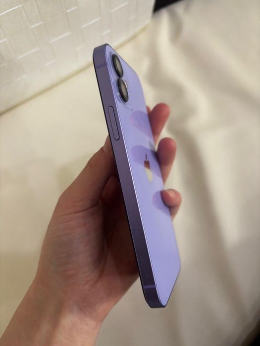 Продам iPhone 12