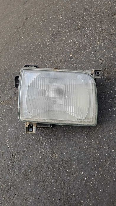 Фара на Nissan Navara