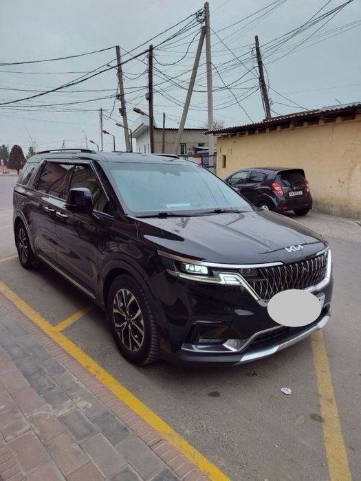 Kia Carnival (полной комплектацией)