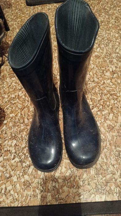 Продам резиновые сапоги