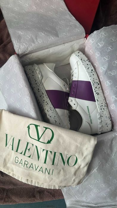 Valentino Garavani — Оригинални бели маратонки с лилави ленти