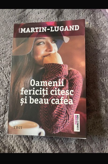 Cartea Oamenii fericiți citesc și beau cafea