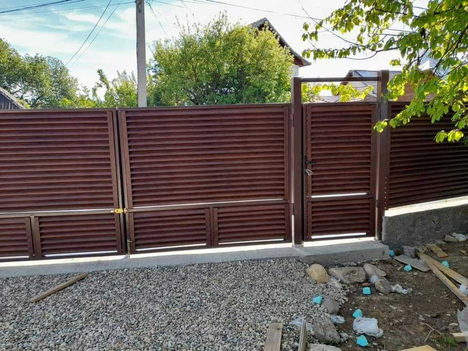 Garduri si porti din panouri stil jaluzele si alte modele disponibile
