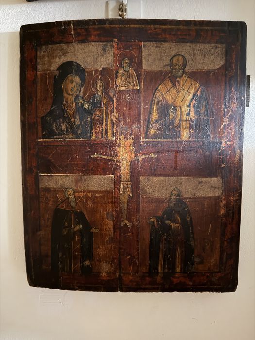 Icoana Veche, deosebita