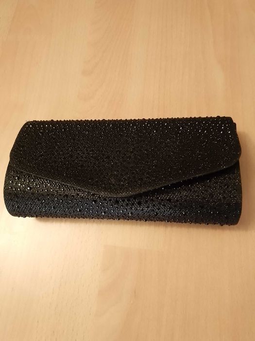 Продавам официален дамски тоалет