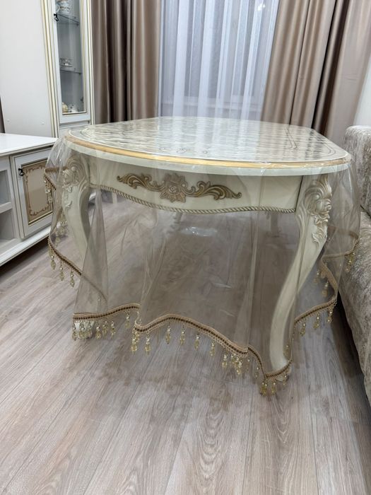 Продам обеденный стол