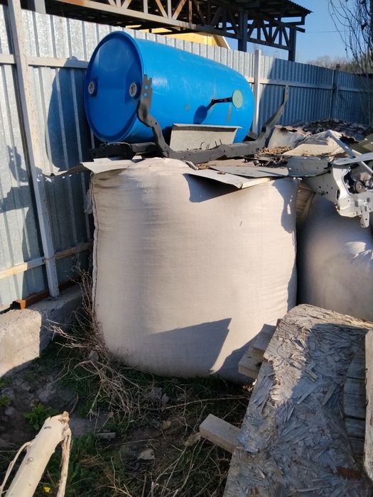 Продается 4 биг бэг полистирола.