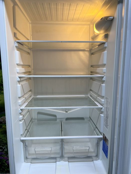 Продам Холодильник с Машинкой