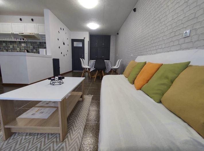 Дава се под наем Тристаен апартамент в Бургас, Център - 100 кв.м за 612 € - Снимка #4