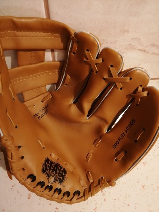 Manusi de baseball și minge oficiala