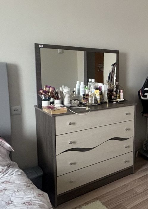 Продам комод ( туалетный стол )