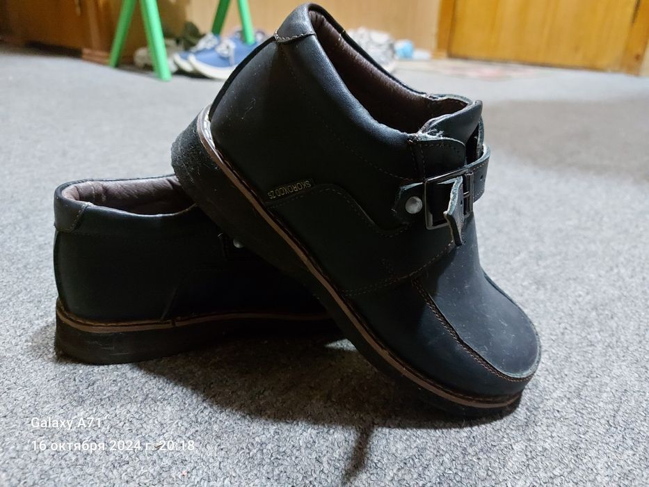 Продам ортопедические кожаные туфли на мальчика