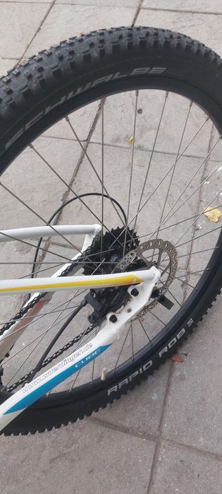 Продавам немски  алуминиев велосипед Cube 27,5цола,16 инча  рамка