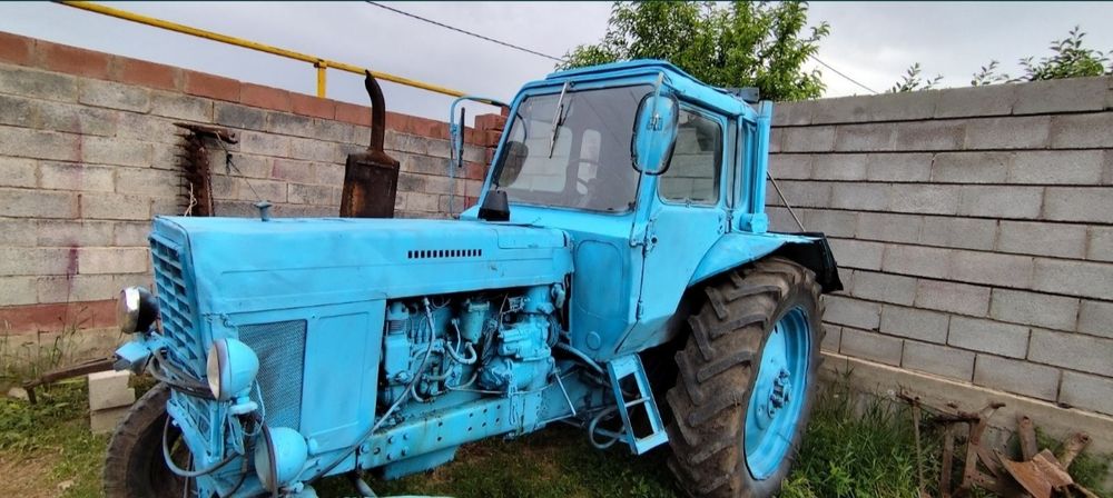 Трактор мтз 80 на ходу