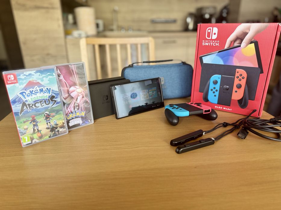 Nintendo Switch Oled Model + Pokemon Arceus / Shining Pearl