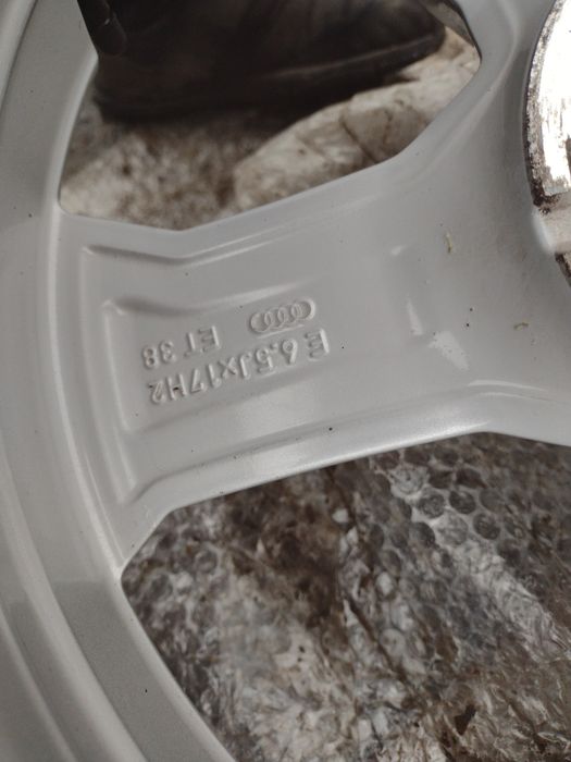 Почти нови 17-5х112 ЕТ38 6.5j Audi Q3
