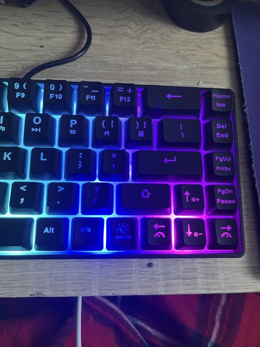 Vand tastatura sharp