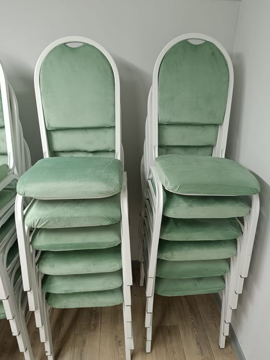 Продам стулья крепкий каркас, удобные, прочные.