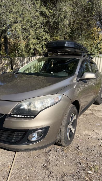 Срочно продаю машину Renault magane 2013 г