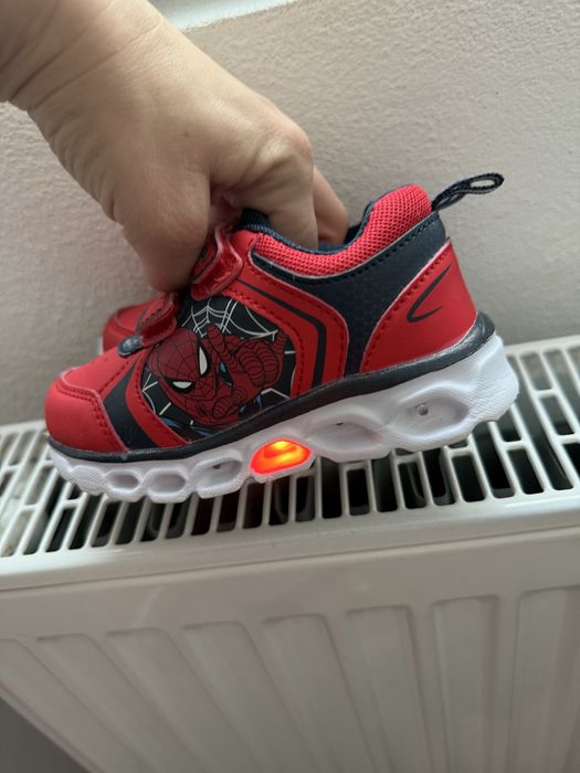 Adidasi Spiderman / Marvel , marime 23