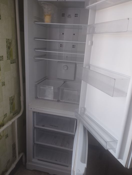 Продам холодильник Аристон