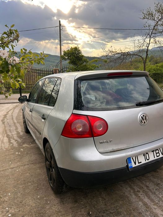 Vand golf 5 1.6 benzina