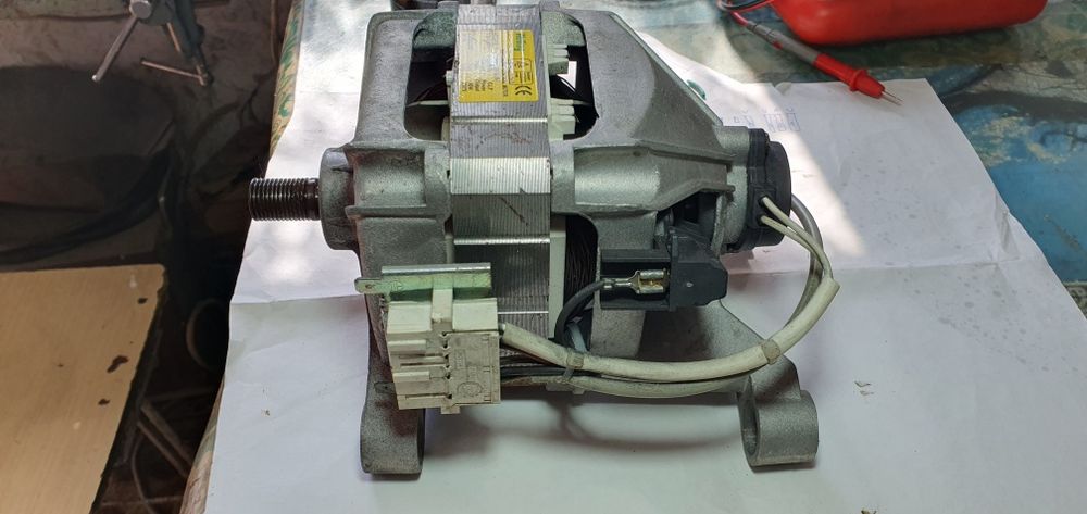 Piese de schimb masina spalat Wihrlpool,și motor Indesit.