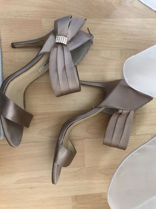 Inuovo, Cosmo Paris чехли и обувки с ток