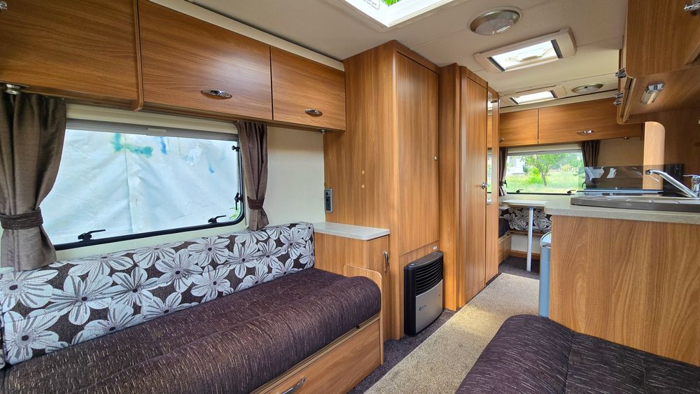 Rulota 2012 (2 zone) 1268 Kg, Off Camping, Boiler Gaz, Baterie 12v, Dus, Swift Sprite Foarte usoara