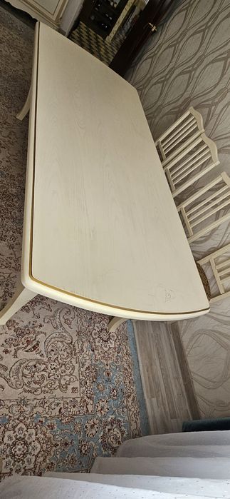 Стол состоянии стульями