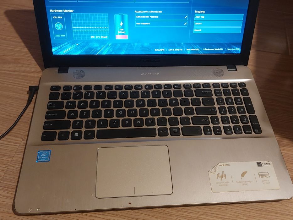 Vând laptop vechi Asus