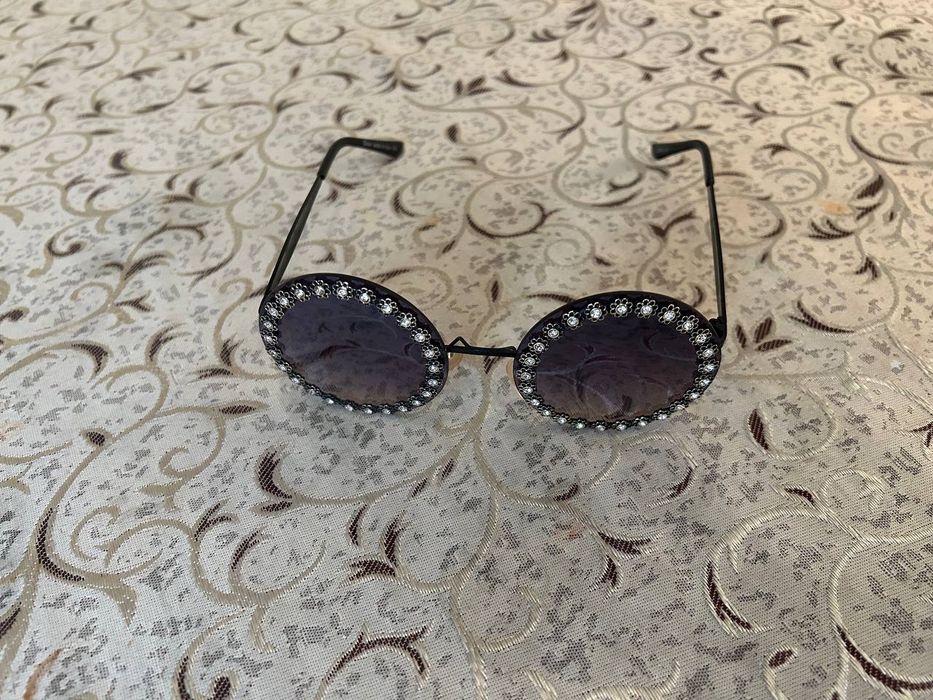 Очки Dior — круглая форма, украшены камнями, оригинал. Без коробки