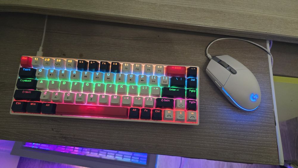 Геймърски компютър RTXGefoce 5060 +монитор AOC 27инча 200hz