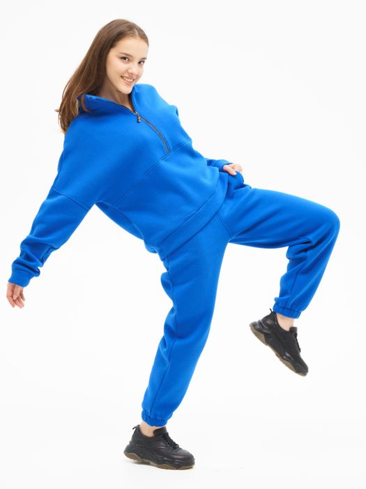 Продам спортивные костюмы