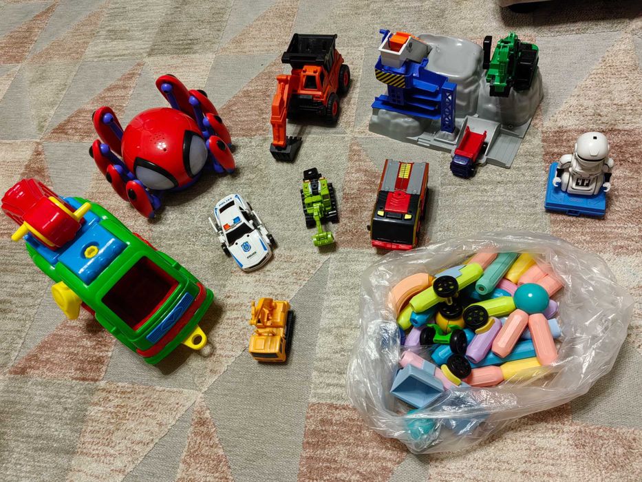 Игрушки коробкой