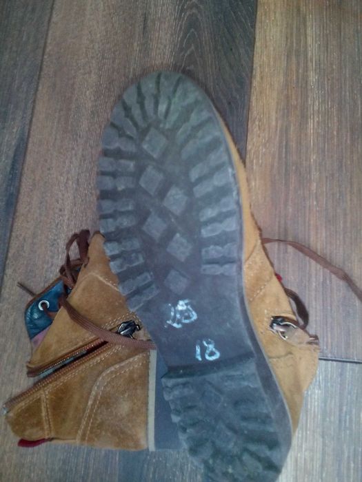 Боти Маркови момичешки  Tommy Hilfiger . от естествен велур.