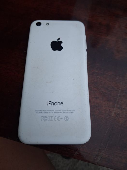Продавам iPhone 5c