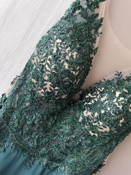 Официална рокля.