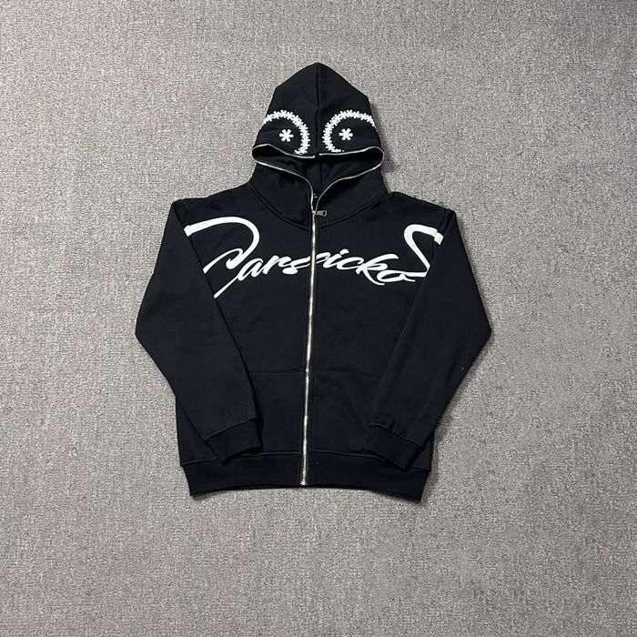 черная кофта от бренда "Carsicko