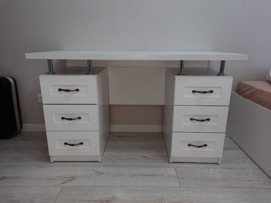 Стеллаж и стол письменный из МДФ