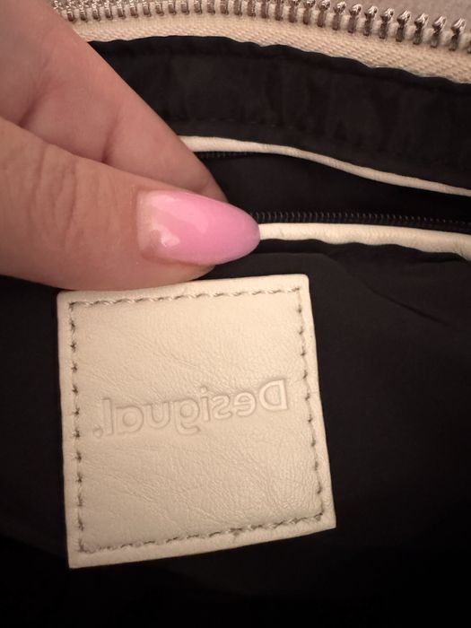 Светлобежова чанта Desigual
