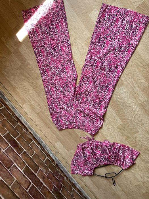 Compleu ,pantaloni si bustiera